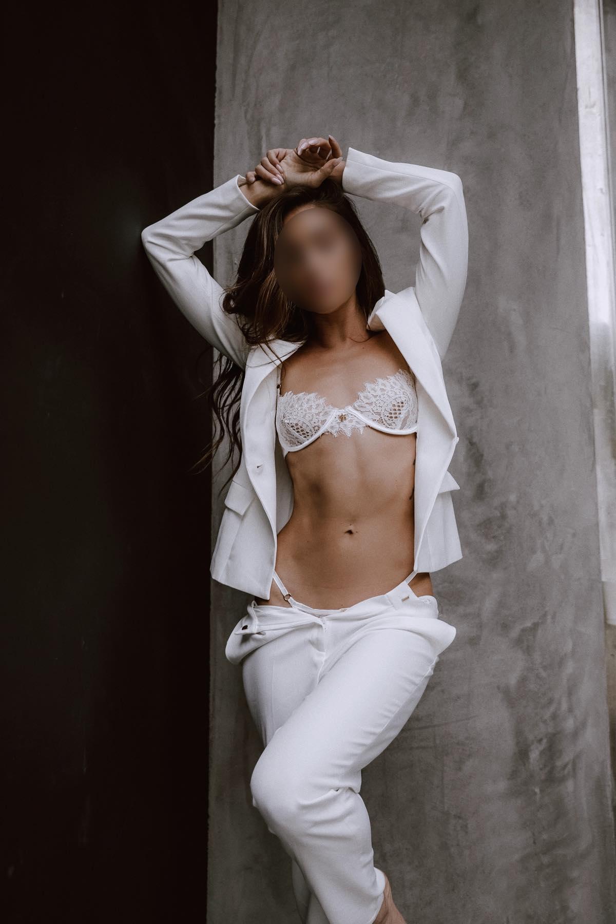 Оксана индивидуалка Питера у метро Беговая массаж индивидуалки Санкт